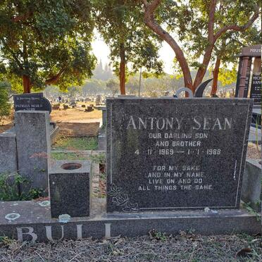 BULL Anton Sean 1969-1988