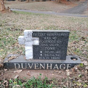 DUVENHAGE Tony 1940-1994