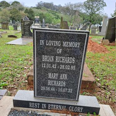 RICHARDS Brian 1942-1995 & Mary Ann 1944-2022