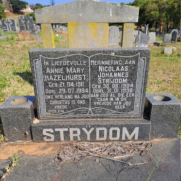 STRYDOM Nicolaas Johannes 1904-1998 & Annie Mary HAZELHURST 1911-1994
