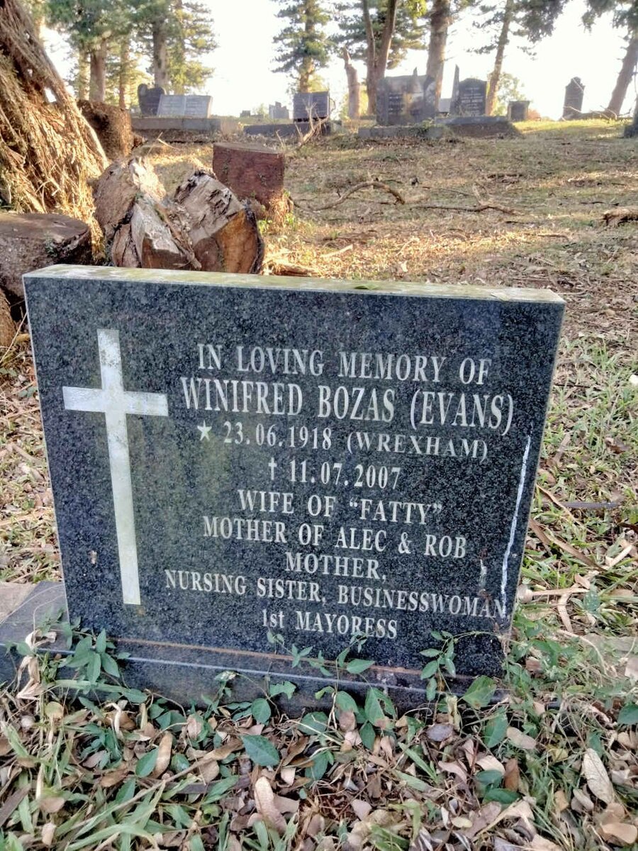 BOZAS Winifred nee EVANS 1918-2007 