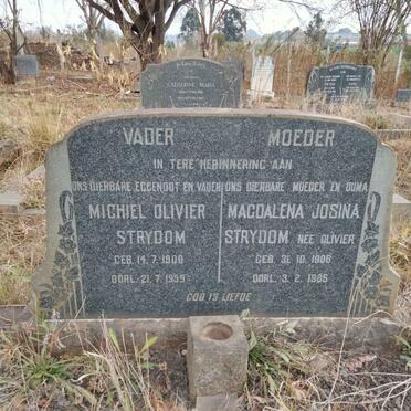 STRYDOM Michiel Olivier 1900-1959 & Magdalena Josina OLIVIER 1906-1985