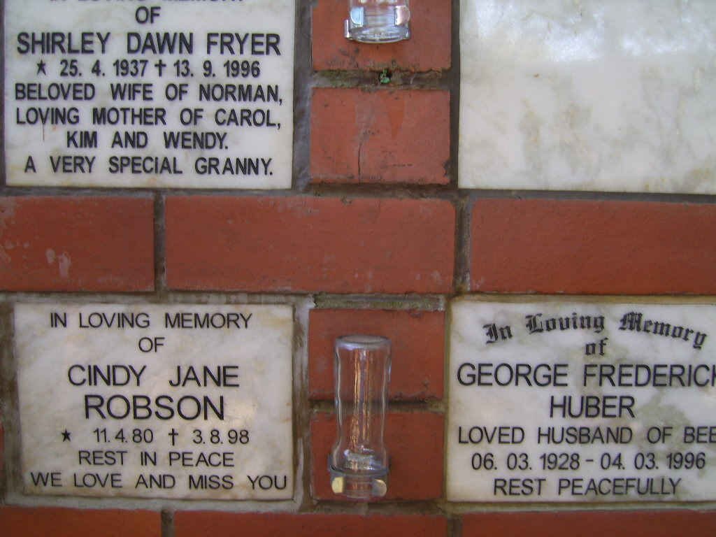 HUBER George Frederick 1928-1996 :: FRYER Shirley Dawn 1937-1996 :: ROBSON Cindy Jane 1980-1998