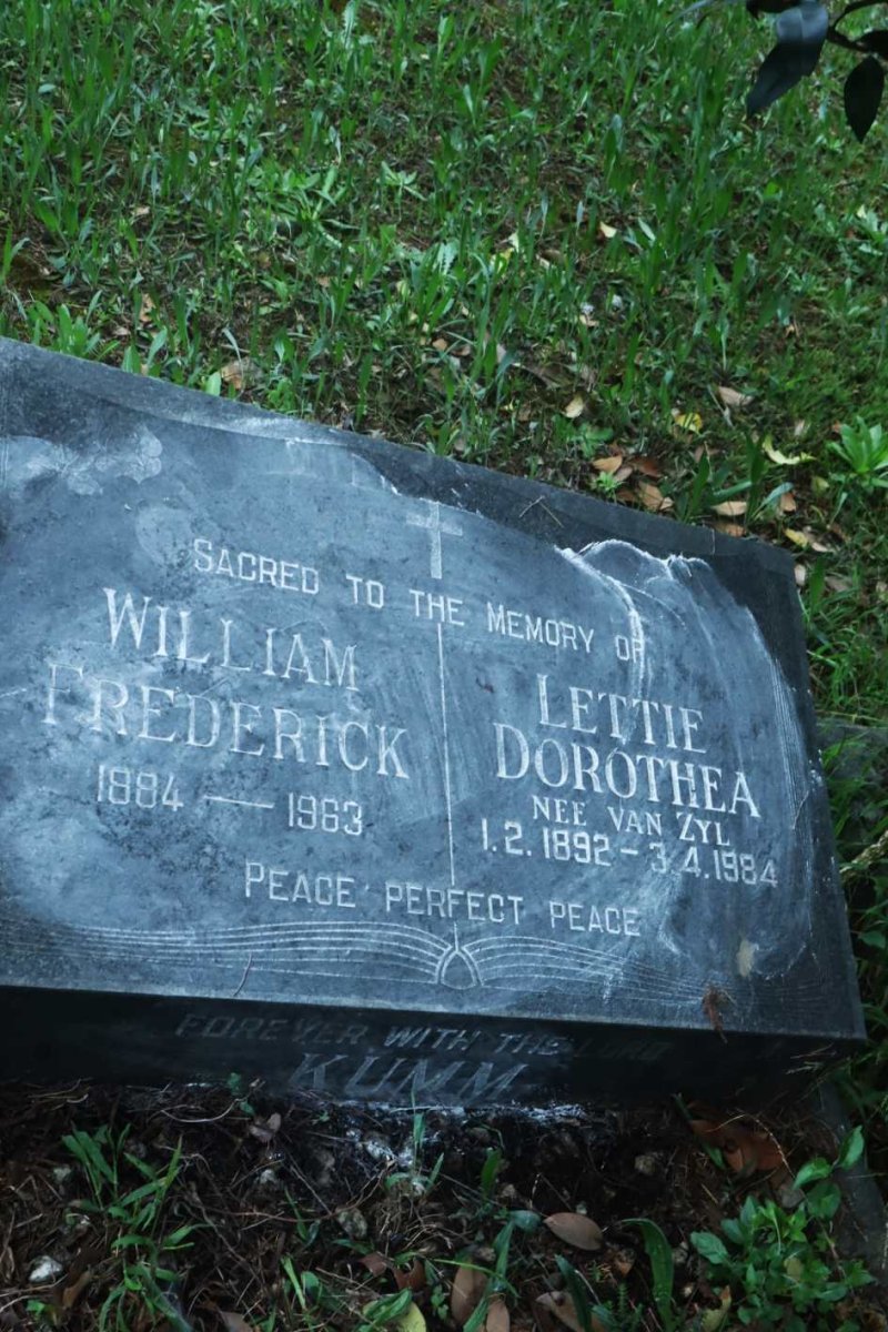 KUMM William Frederick 1884-1963 &amp; Lettie Dorothea VAN ZYL 1892-1984