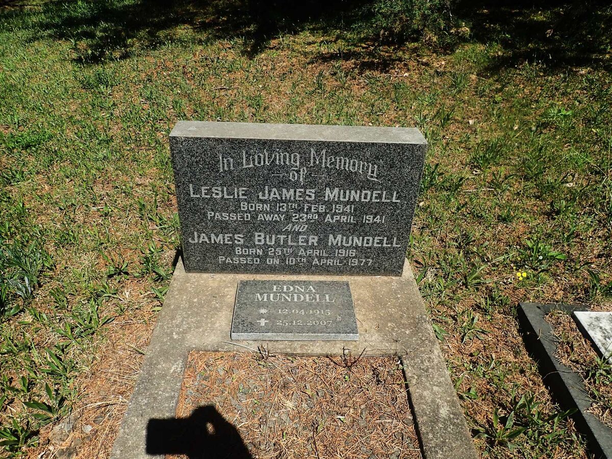 MUNDELL Leslie James 1941-1941 :: MUNDELL James Butler 1916-1977 :: MUNDELL Edna 1915-2007
