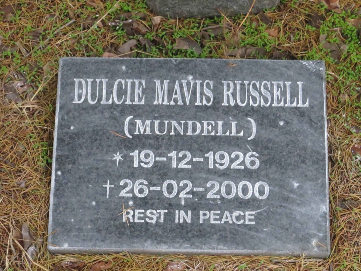 RUSSELL Dulcie Mavis nee MUNDELL 1926-2000