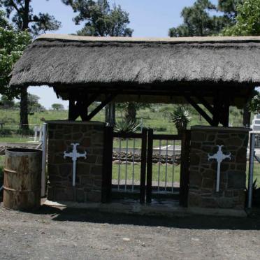 01. Overview of the entrance to the Wag-'n-Bietjie Cemetery