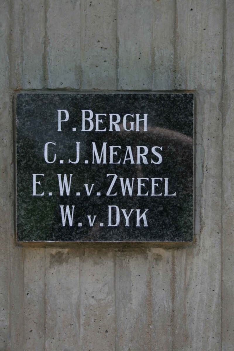 BERGH P :: MEARS C.J. ::VAN DYK  W. :: VAN ZWEEL E.W.