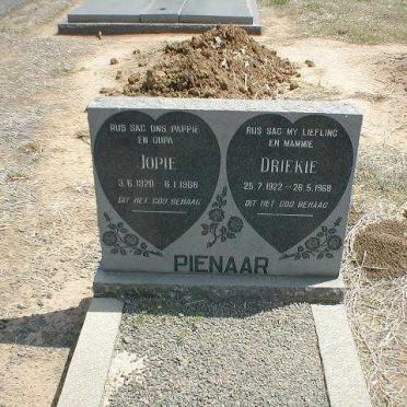 PIENAAR Jopie 1920-1986 &amp; Driekie 1922-1968