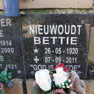 NIEUWOUDT Bettie 1920-2011