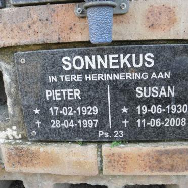 SONNEKUS Pieter 1929-1997 &amp; Susan 1930-2008