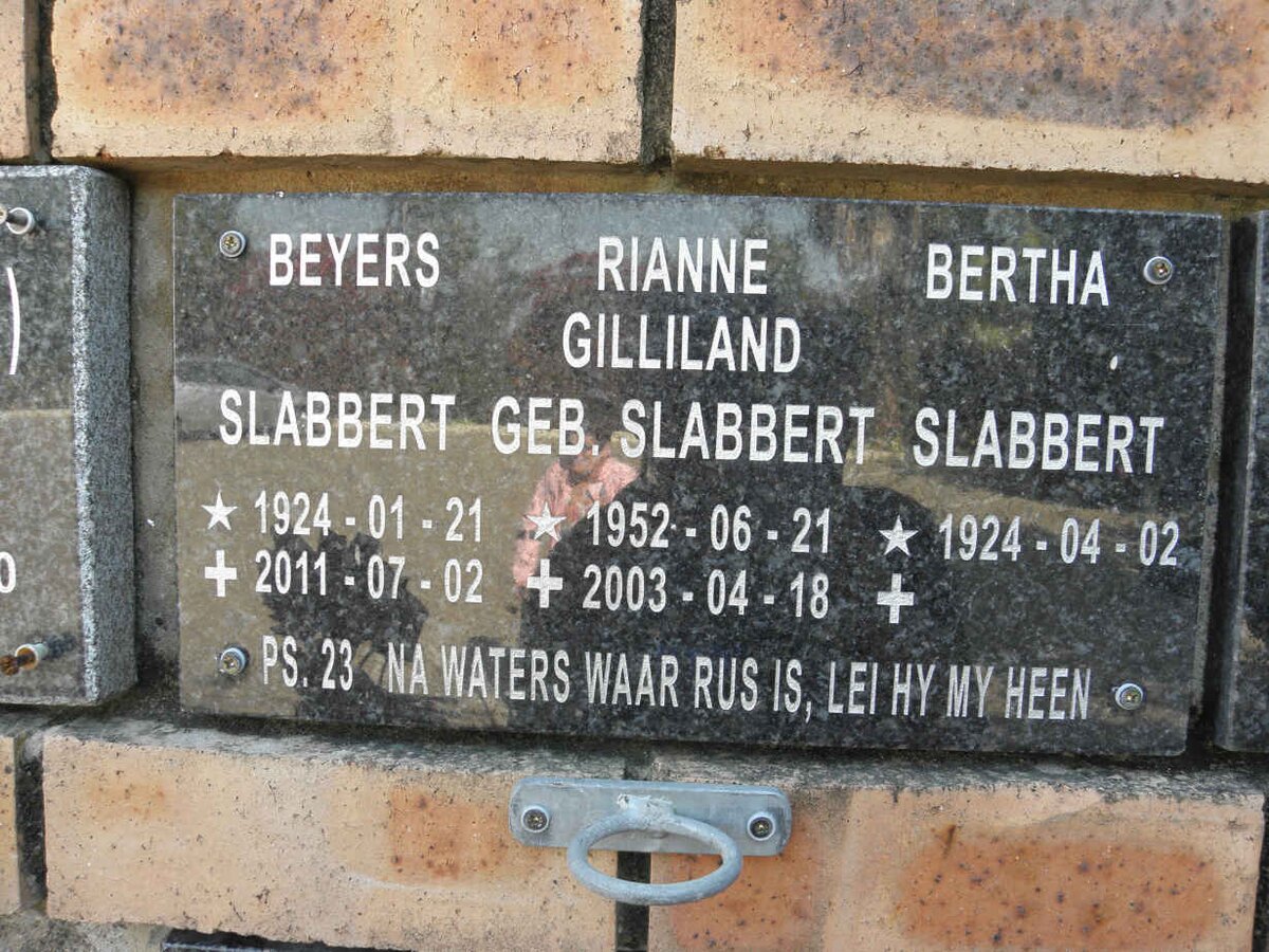 SLABBERT Beyers 1924-2011 :: GILLILAND Rianna nee SLABBERT 1952-2003 :: SLABBERT Bertha 1924-
