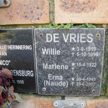 VRIES Willie, de 1919-1995 &amp; Marlene 1922- :: DE VRIES Erna nee NAUDE 1949-2002