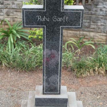 R - Vanne :: Surnames - R