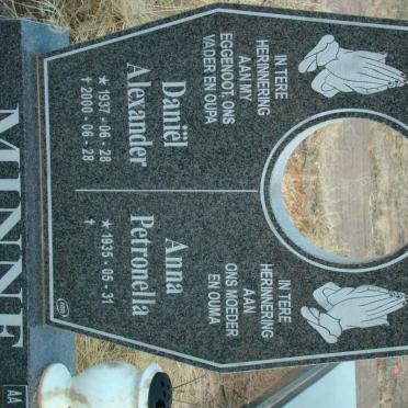 MINNE Daniel Alexander 1937-2000 &amp; Anna Petronella 1935-