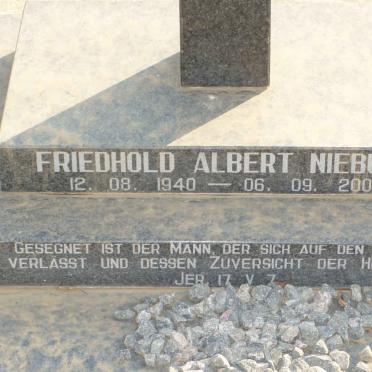 NIEBUHR Friedhold Albert 1940-2003