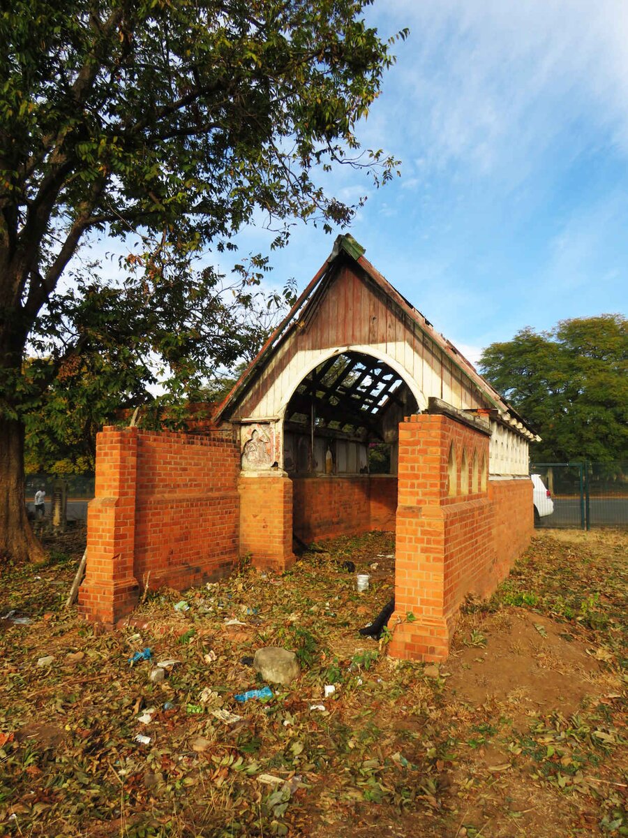 8. Lychgate Commercial Rd Cemetery