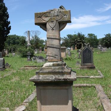 JAMES Robert W. -1877 :: JAMES Mabel Grace -1874