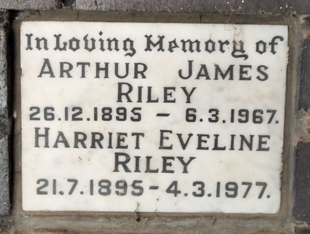 RILEY Arthur James 1895-1967 & Harriet Eveline 1895-1977