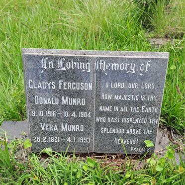 MUNRO Gladys Ferguson Donald 1916-1984 & Vera 1921-1993