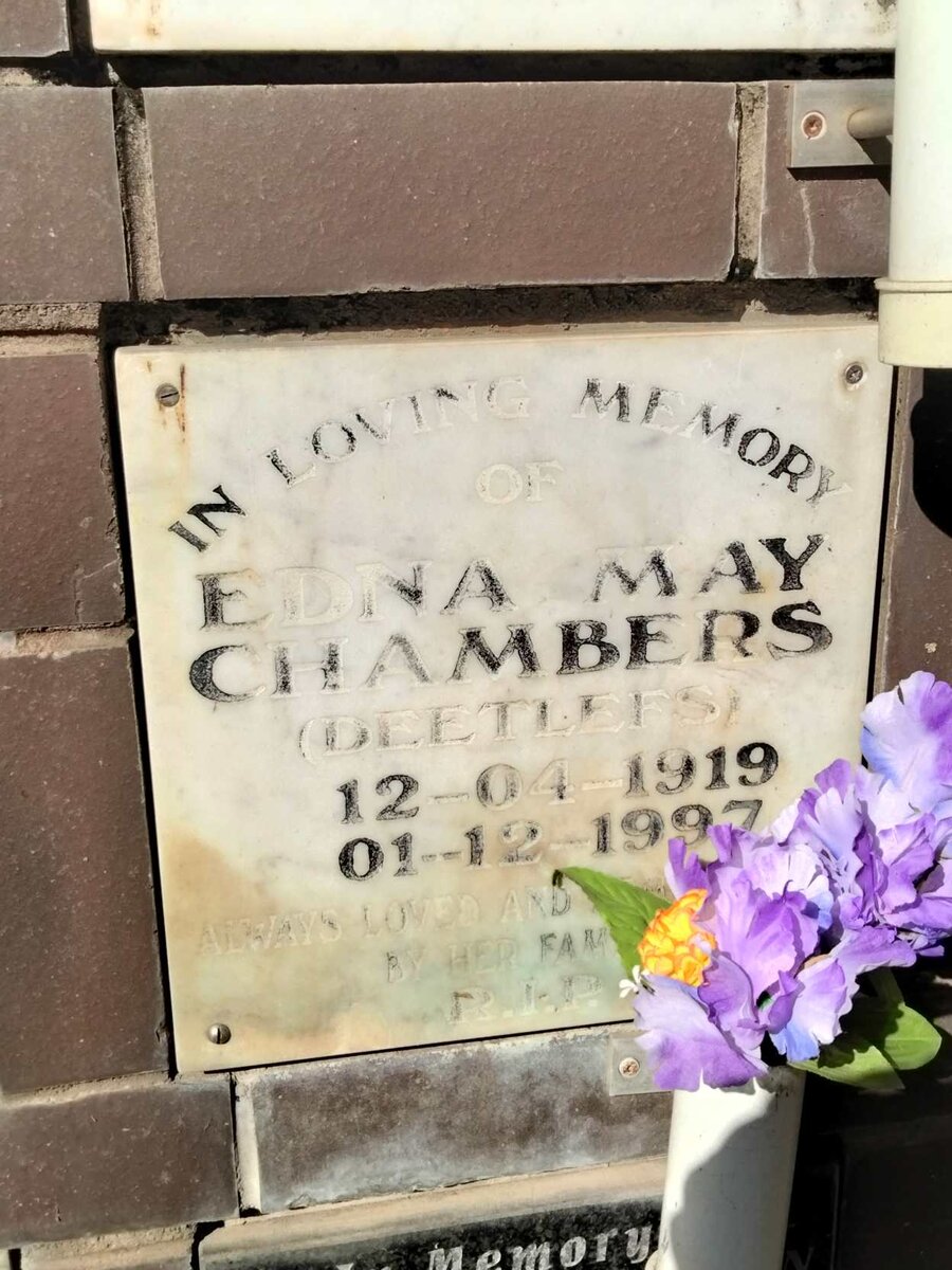 CHAMBERS Edna May nee DEETLEFS 1919-1997