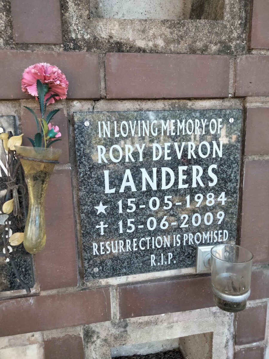 LANDERS Rory Devron 1984-2009