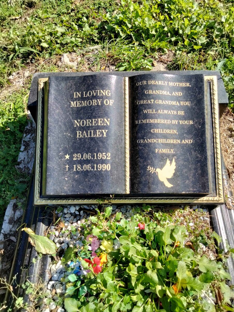 BAILEY Noreen 1952-1990