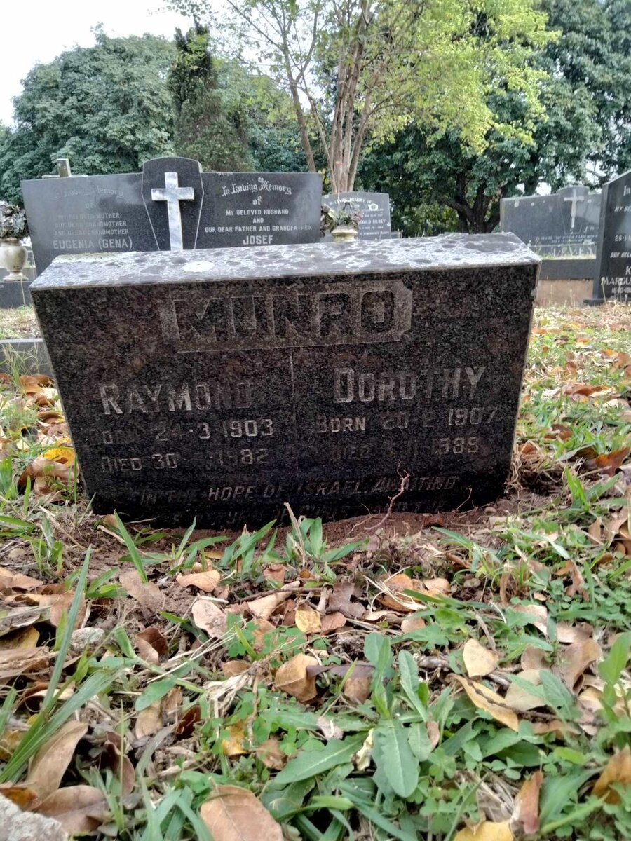 MUNRO Raymond 1903-1982 &amp; Dorothy 1907-1989