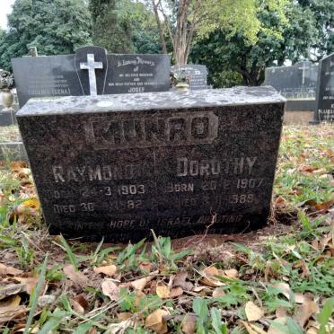 MUNRO Raymond 1903-1982 &amp; Dorothy 1907-1989