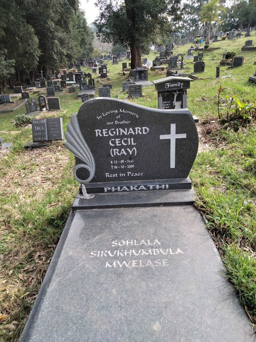 PHAKATHI Reginald Cecil 1941-2009