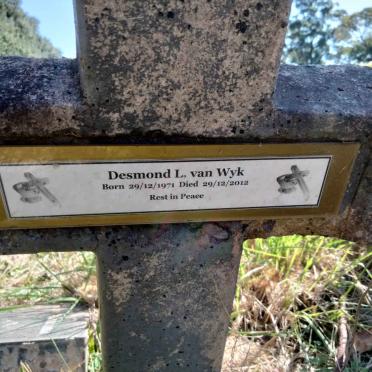 WYK Desmond L., van 1971-2012