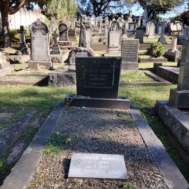 FREESE Helmuth 1892-1972 :: BAKER Richard 1930-1989