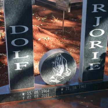 MOORE Dolf 1964-2011 &amp; Marjorie 1965-