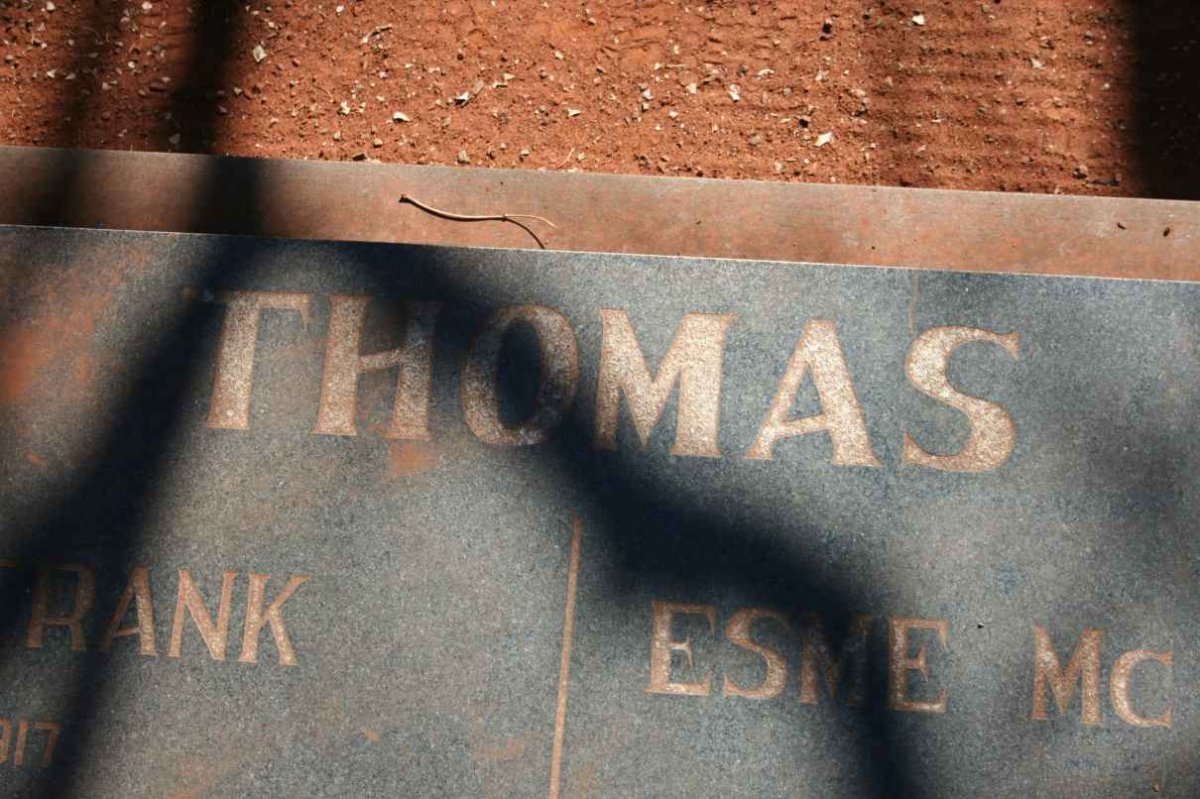 THOMAS William Frank 1917-1967 &amp; Esme Mc Jeanette 1922-1993