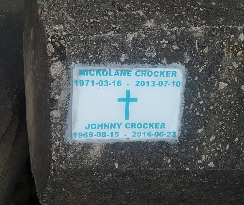 CROCKER Johnny 1968-2016 &amp; Nickolane 1971-2013