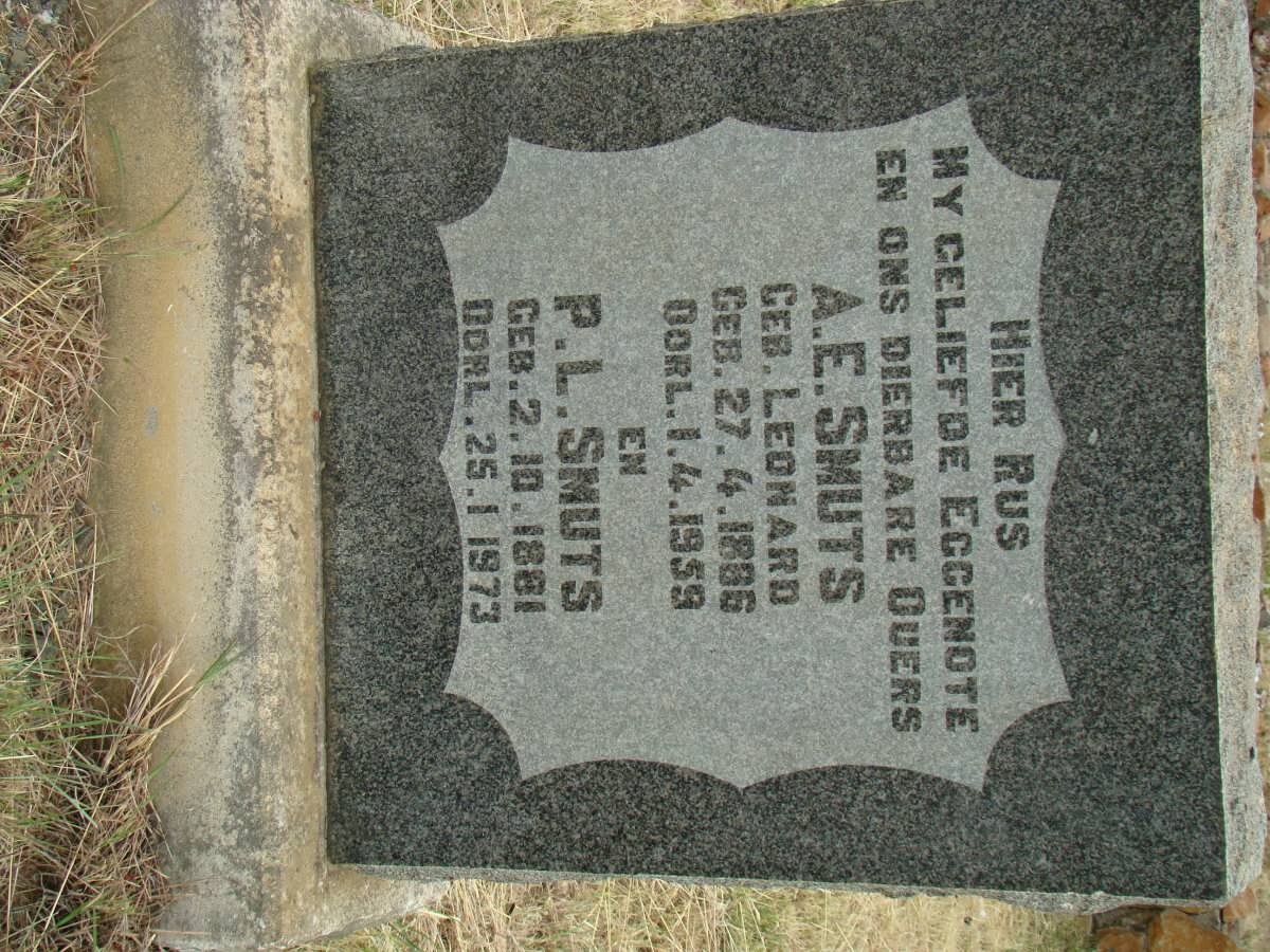 SMUTS P.L. 1881-1973 &amp; A.E. LEONARD 1886-1959