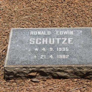 SCHUTZE Ronald Edwin 1935-1982