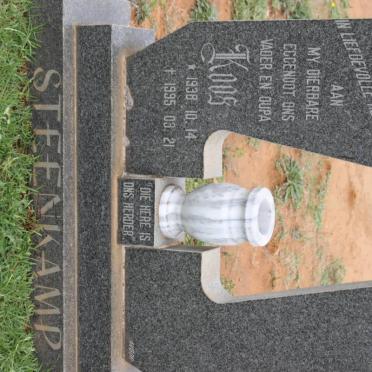 STEENKAMP Koos 1938-1995