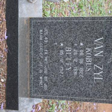 ZYL Kobus, van 1922-1991 &amp; Betty 1927-