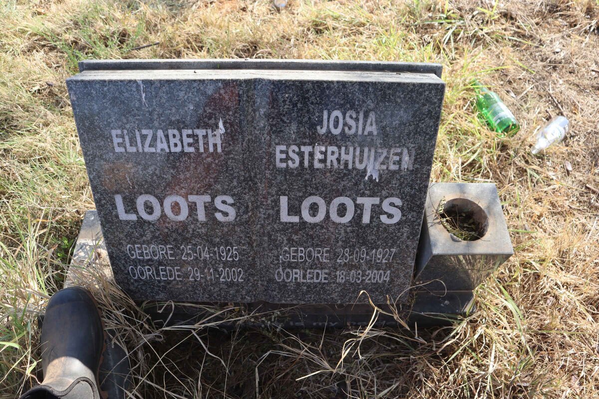 LOOTS Josia Esterhuizen 1927-2004 & Elizabeth 1926-2002
