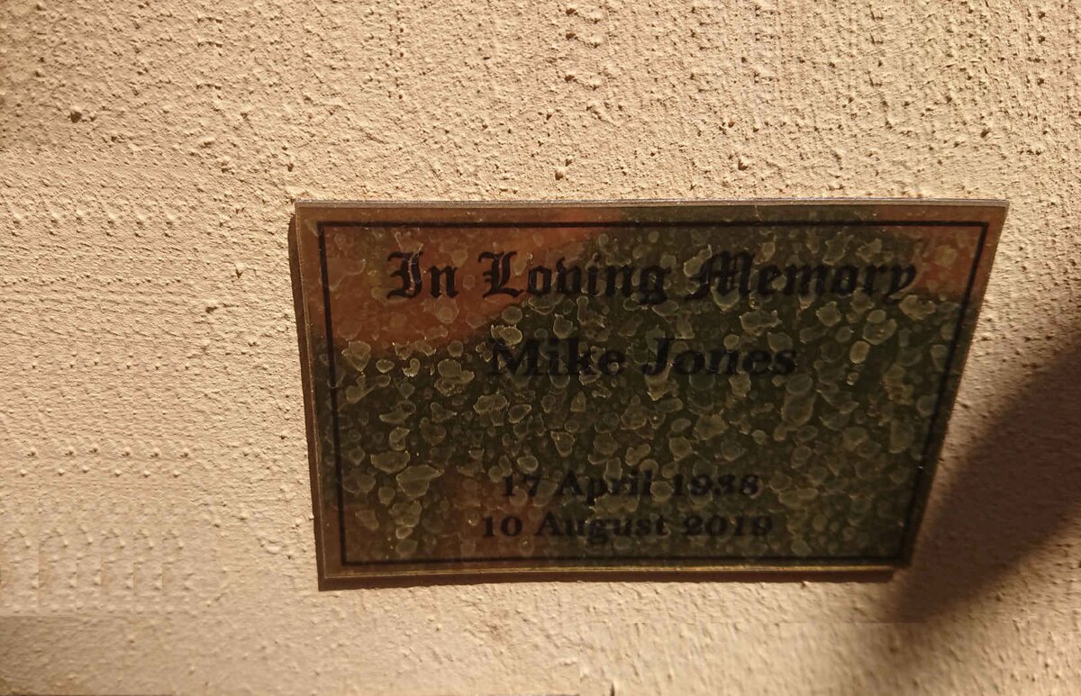 JONES Mike 1938-2019