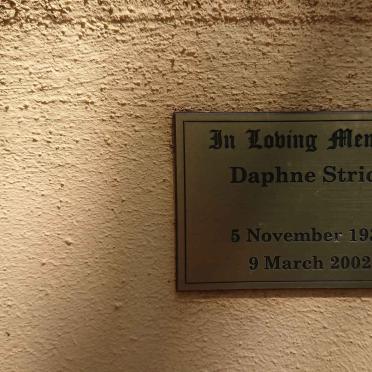 STRICK Daphne 1932-2002