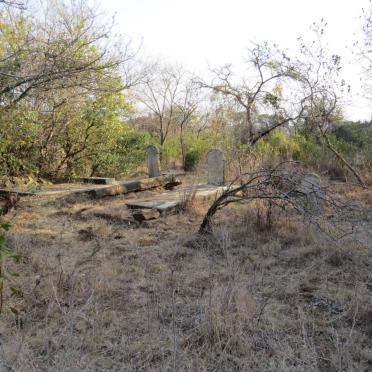 Limpopo, ELIAS MOTSOALEDI district, Mapochsgronde 500, Boekenhout, Tonteldoos, farm cemetery