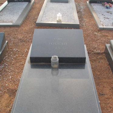 FOUCHE Esme nee McHATTIE 1920-1986