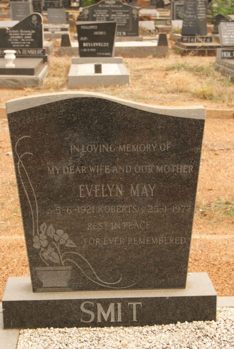 SMIT Evelyn May nee ROBERTS 1921-1977