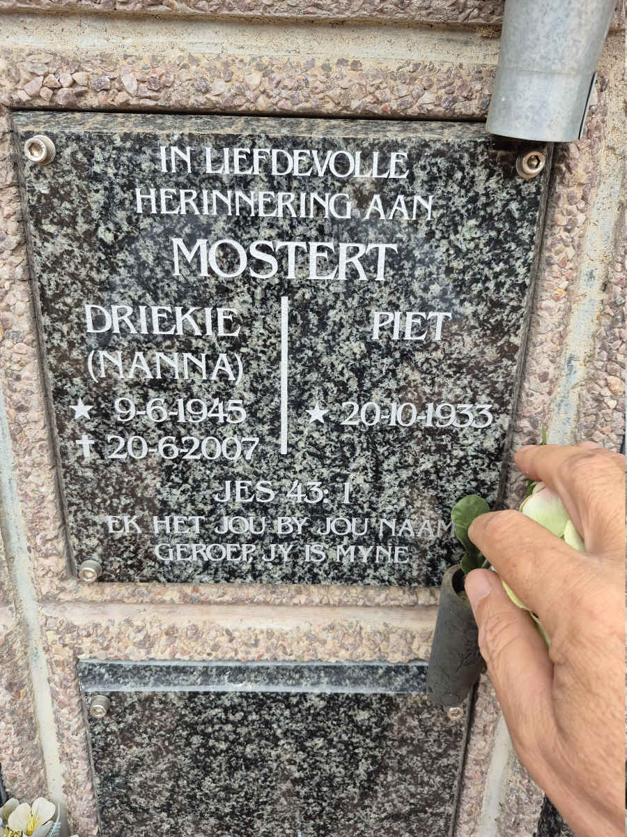 MOSTERT Piet 1933- & Driekie 1945-2007