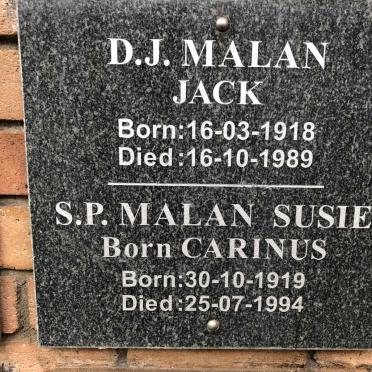 MALAN D.J. 1918-1989 &amp; S.P. CARINUS 1919-1994