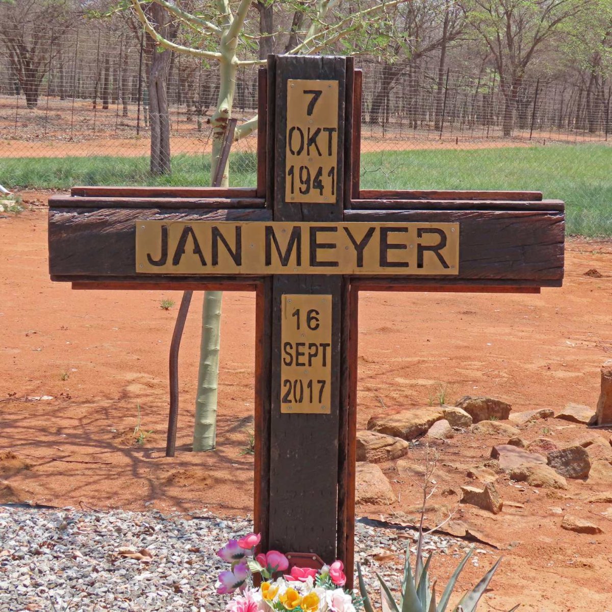 MEYER Jan 1941-2017