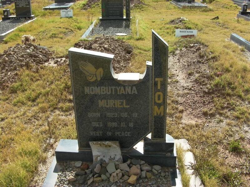 TOM Nombutyana Muriel 1923-1998