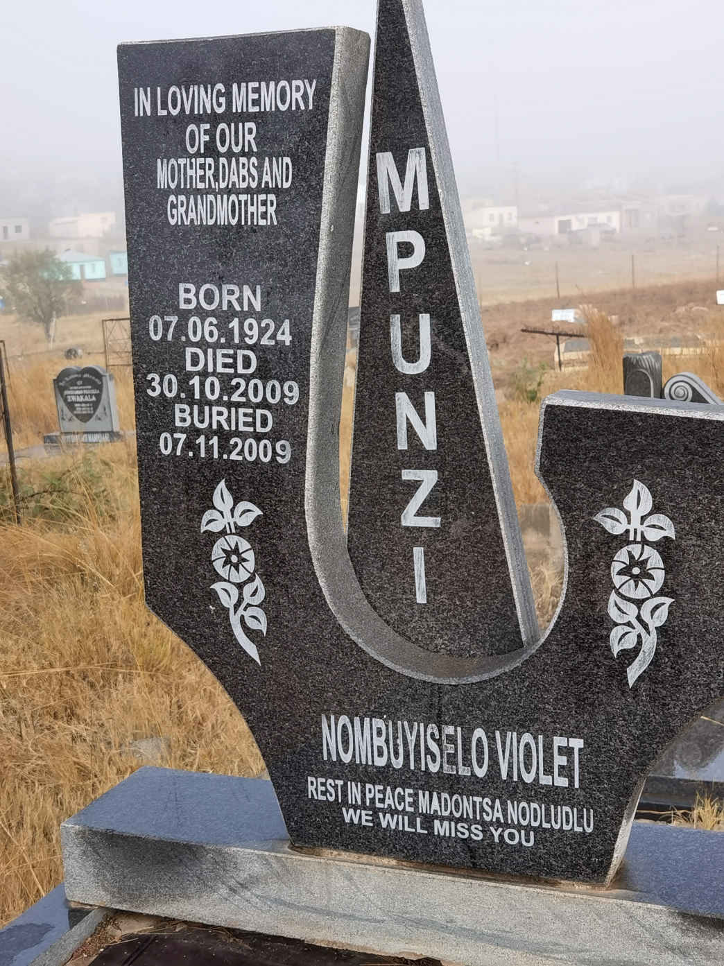 MPUNZI Nombuyiselo Violet 1924-2009